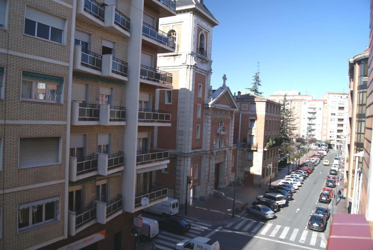 Calfred Junto A Parque Gallarza Logroño Exteriér fotografie